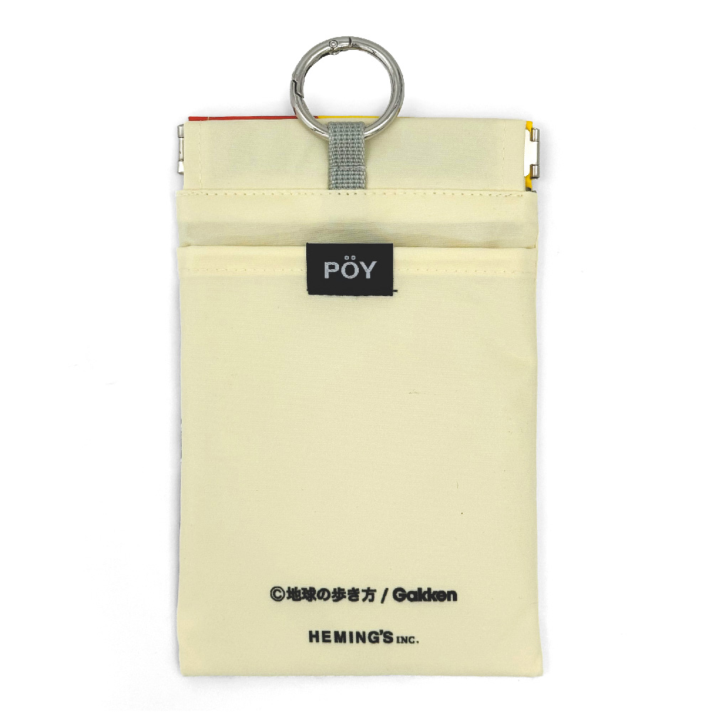 POYの背面に付いているロゴタグと収納ポケット